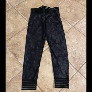 Sweaty Betty embossed tight with mesh. Small. Black.